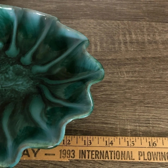 Vintage  Blue Mountain Pottery Ruffle Bowl - Picture 10 of 11